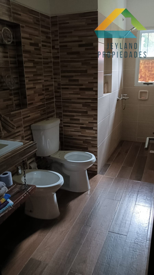 Chacra ID.182 - SE VENDE CHACRA 3 HECTAREAS CON TRES CASAS 