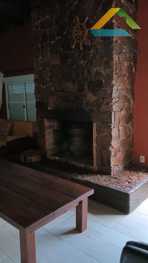 Chacra ID.182 - SE VENDE CHACRA 3 HECTAREAS CON TRES CASAS 