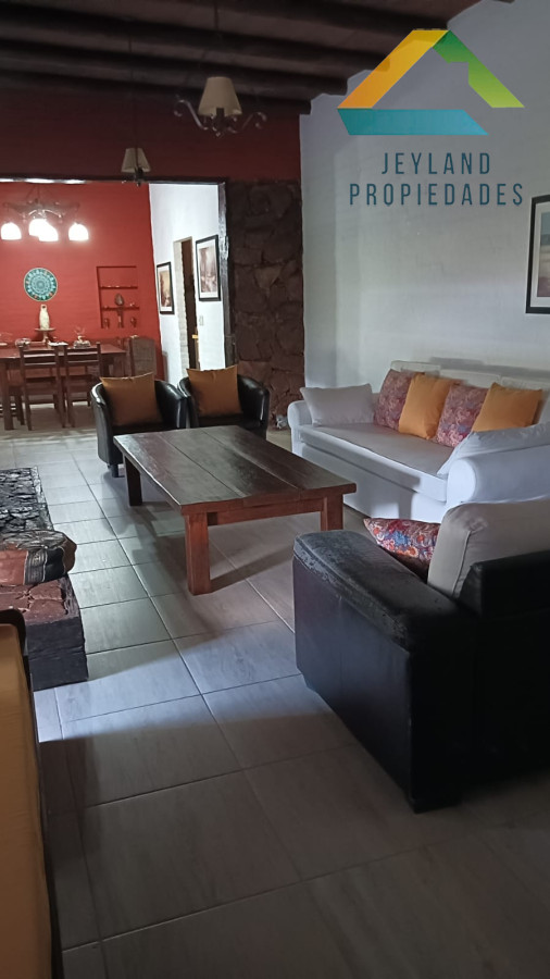 Chacra ID.182 - SE VENDE CHACRA 3 HECTAREAS CON TRES CASAS 