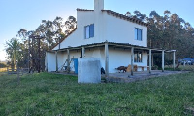 SE VENDE CASA DE CAMPO DE 10 HECTAREAS