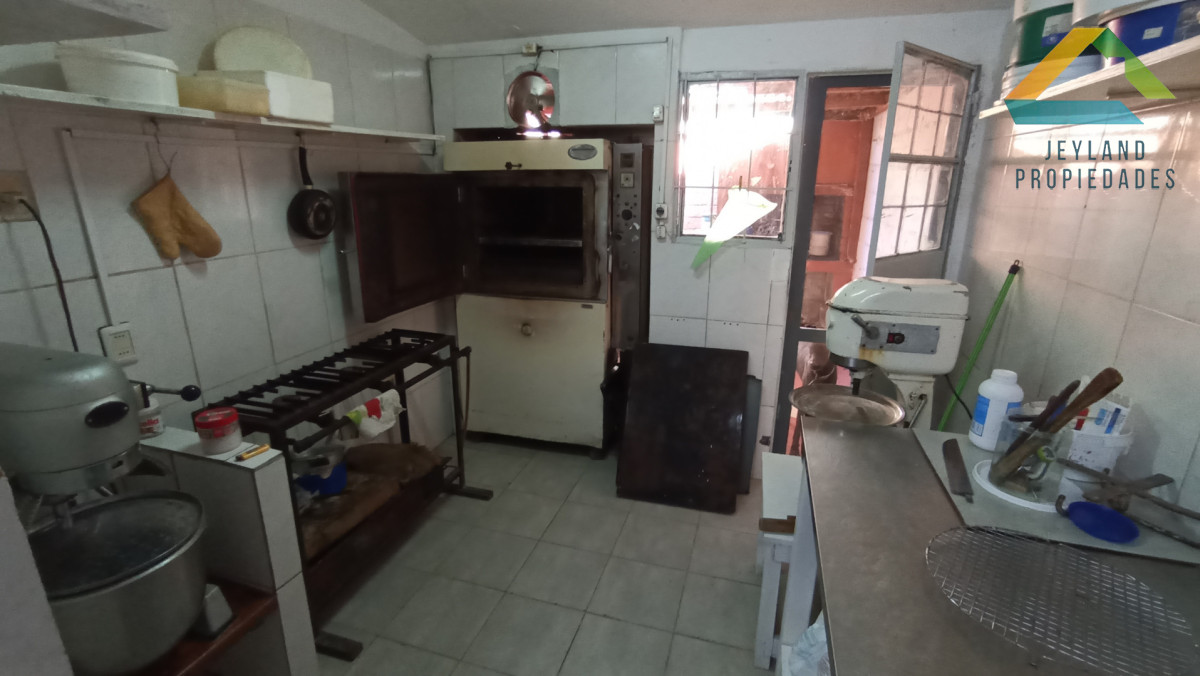 Local Comercial ID.482 - SE ALQUILA LOCAL GASTRONOMICO BARRIO SANTA TERESITA