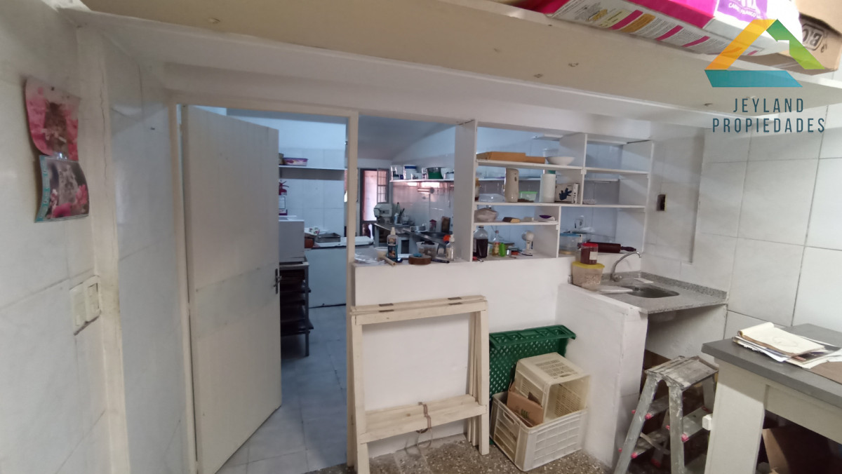 Local Comercial ID.482 - SE ALQUILA LOCAL GASTRONOMICO BARRIO SANTA TERESITA