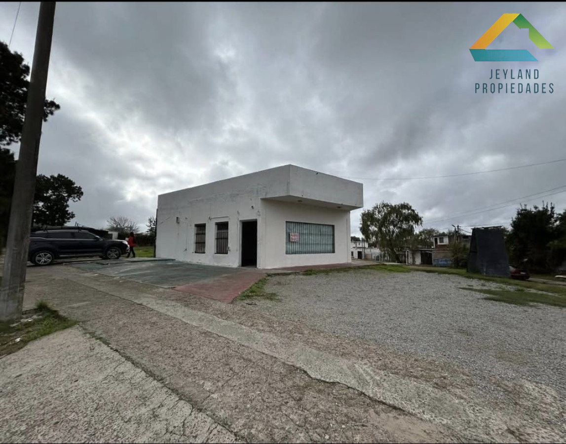 Local Comercial ID.125 - SE ALQUILA LOCAL COMERCIAL CON DOS AMBIENTES Y UN BAÑO EN Bª BIARRITZ