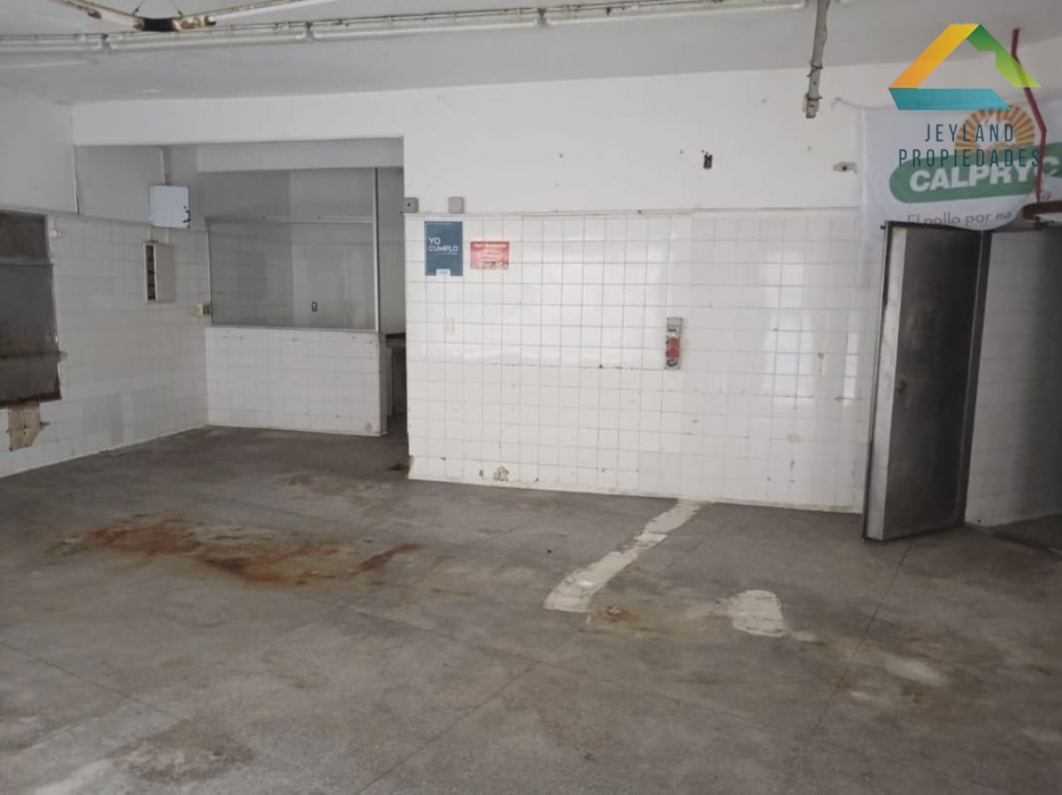 Local Comercial ID.125 - SE ALQUILA LOCAL COMERCIAL CON DOS AMBIENTES Y UN BAÑO EN Bª BIARRITZ