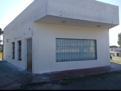 SE ALQUILA LOCAL COMERCIAL CON DOS AMBIENTES Y UN BAÑO EN Bª BIARRITZ
