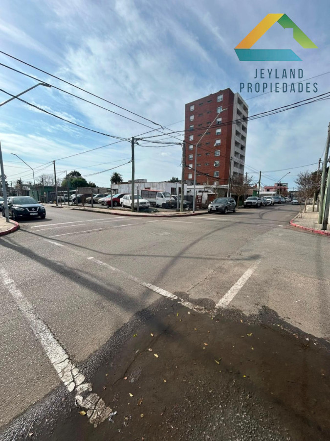 Terreno ID.570 - SE VENDE TERRENO ESQUINERO CENTRO DE MALDONADO