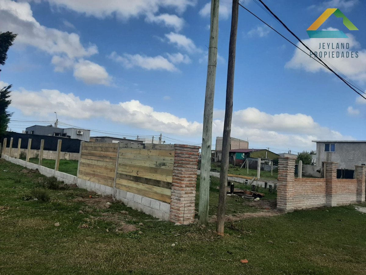 Terreno ID.158 - SE VENDE TERRENO ESQUINERO EN MONTE HERMOSO