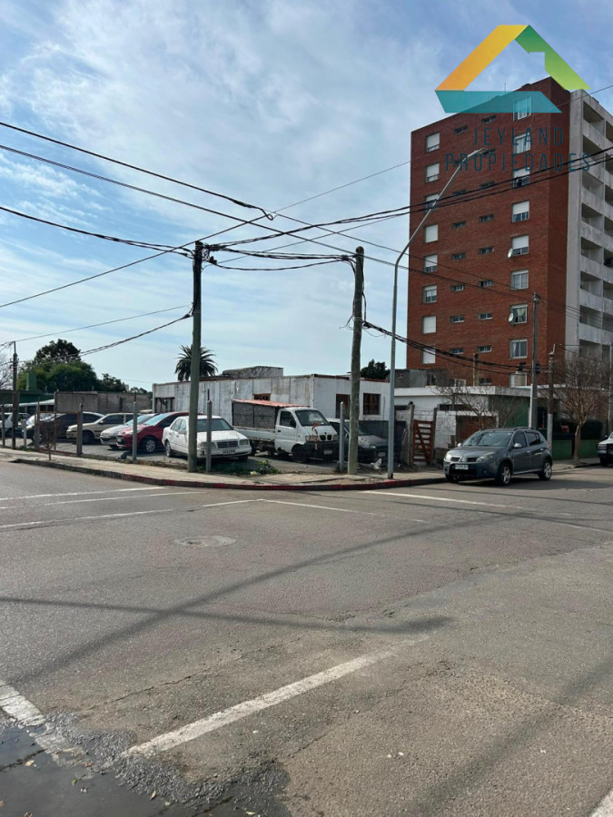 Terreno ID.570 - SE VENDE TERRENO ESQUINERO CENTRO DE MALDONADO