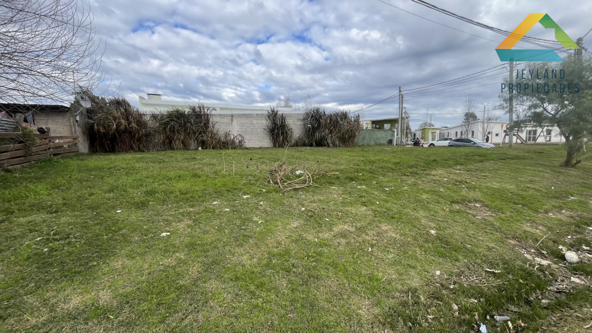 Terreno ID.558 - SE VENDE TERRENO ESQUINERO MONTE HERMOSO
