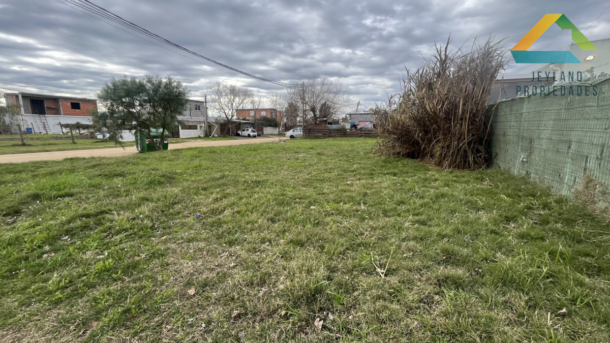 Terreno ID.558 - SE VENDE TERRENO ESQUINERO MONTE HERMOSO