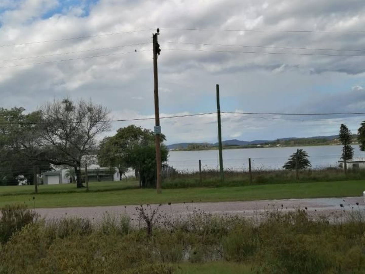 SE VENDEN DOS TERRENOS SOBRE LAGUNA DE LOS CISNES (CAPUERA)
