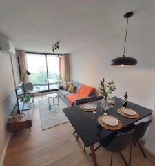 Venta de apartamento de 2 dormitorios, al frente,  piso alto.