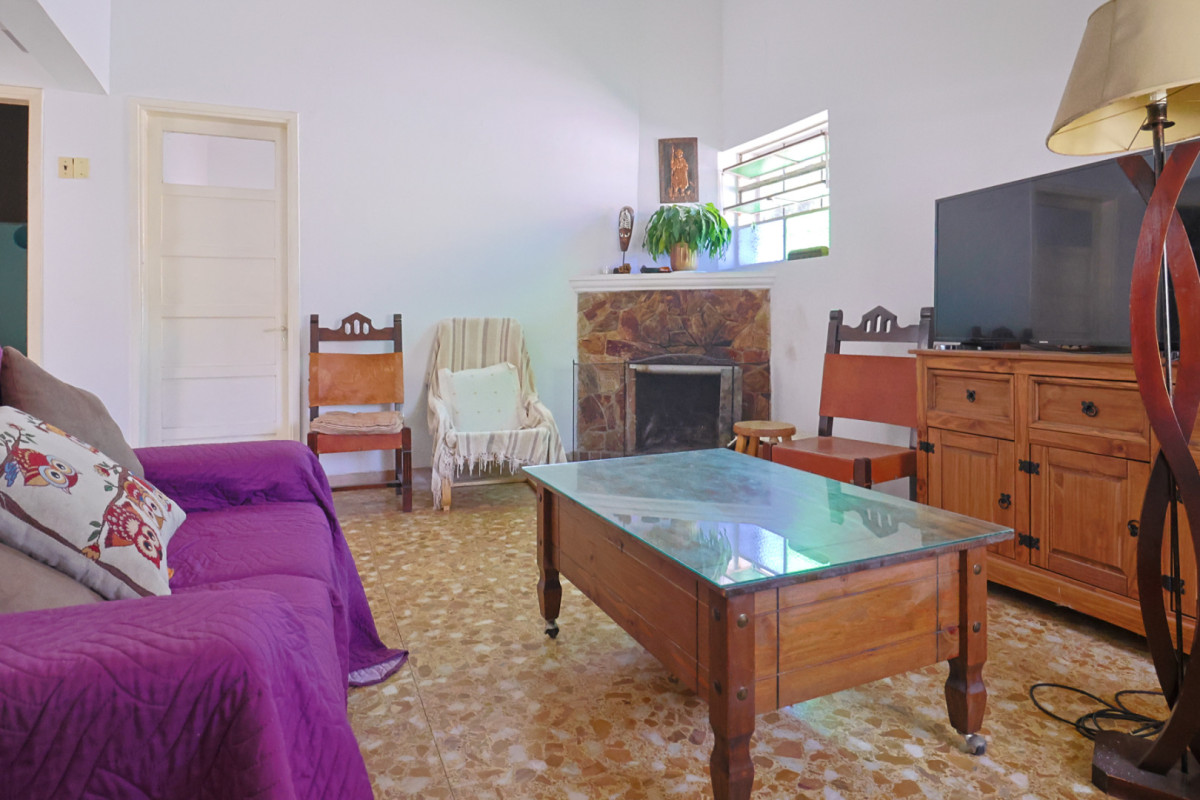 Casa ID.11 - Venta Casa 3 dormitorios, garaje para 6 autos gran terreno 