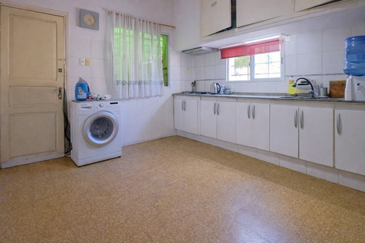 Casa ID.11 - Venta Casa 3 dormitorios, garaje para 6 autos gran terreno 