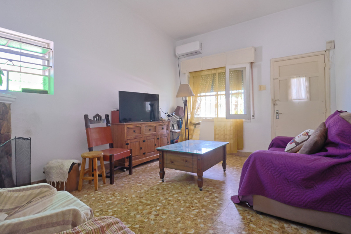 Casa ID.11 - Venta Casa 3 dormitorios, garaje para 6 autos gran terreno 