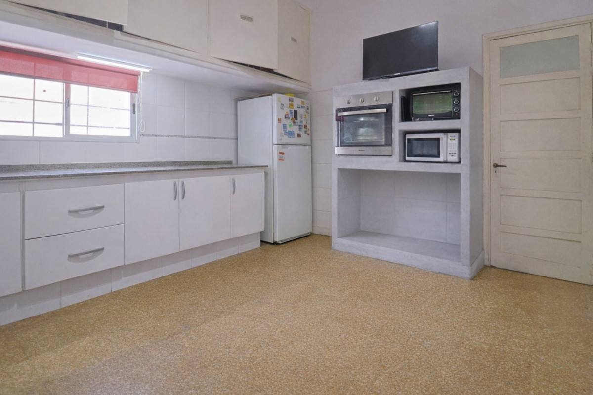 Casa ID.11 - Venta Casa 3 dormitorios, garaje para 6 autos gran terreno 