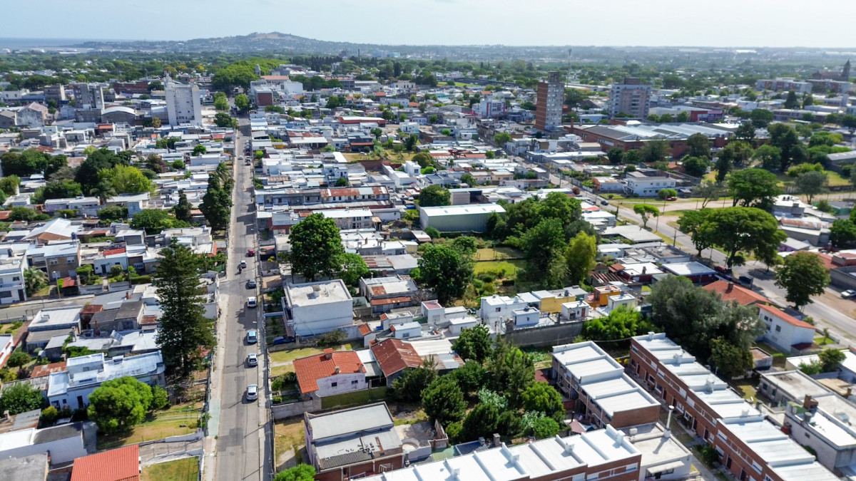 Casa ID.11 - Venta Casa 3 dormitorios, garaje para 6 autos gran terreno 