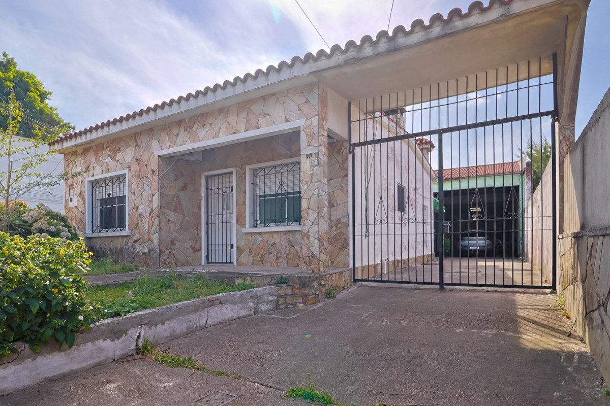 Casa ID.11 - Venta Casa 3 dormitorios, garaje para 6 autos gran terreno 