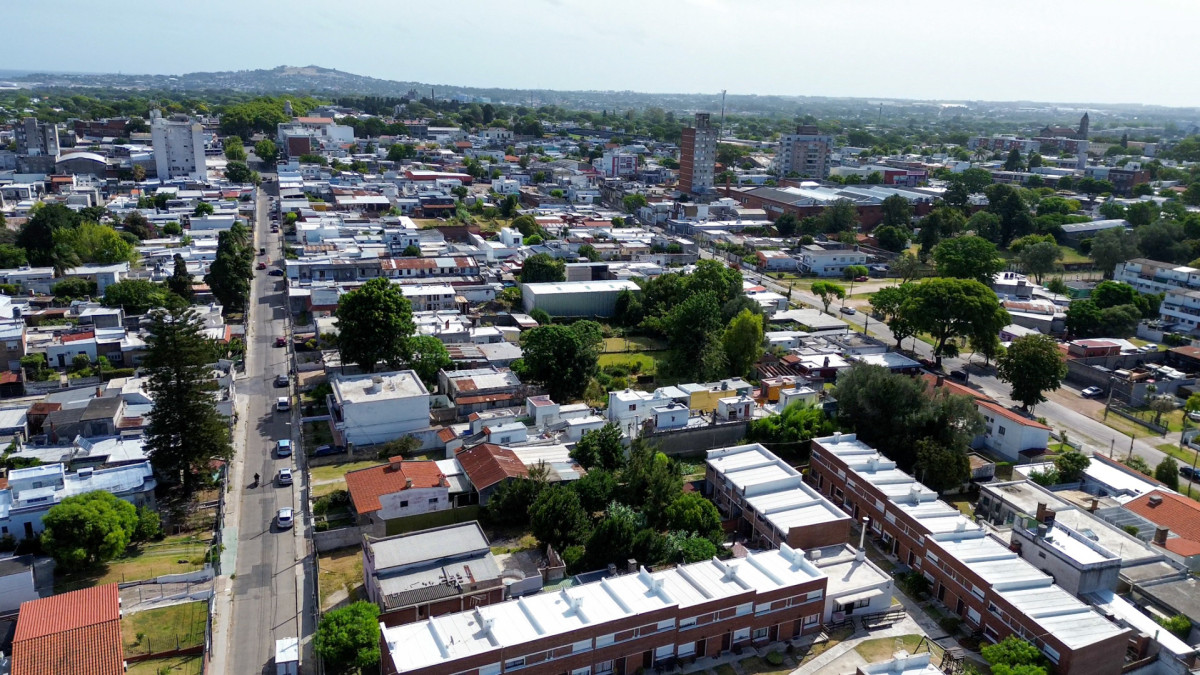 Casa ID.11 - Venta Casa 3 dormitorios, garaje para 6 autos gran terreno 