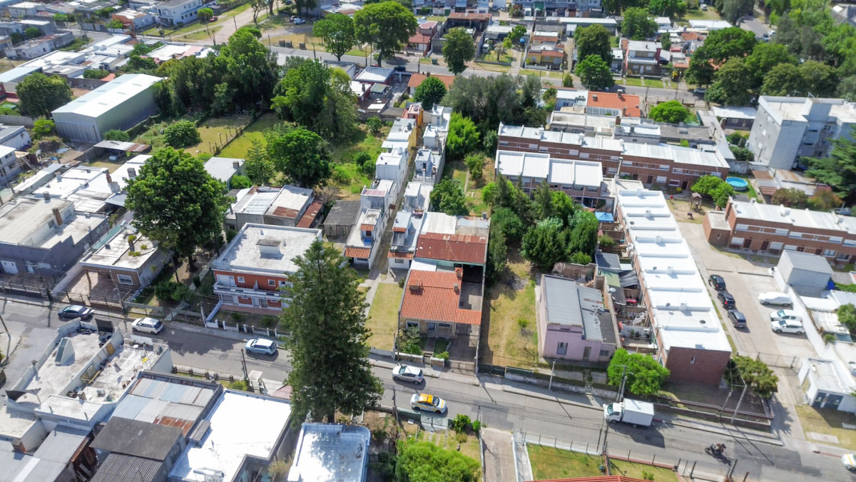 Casa ID.11 - Venta Casa 3 dormitorios, garaje para 6 autos gran terreno 