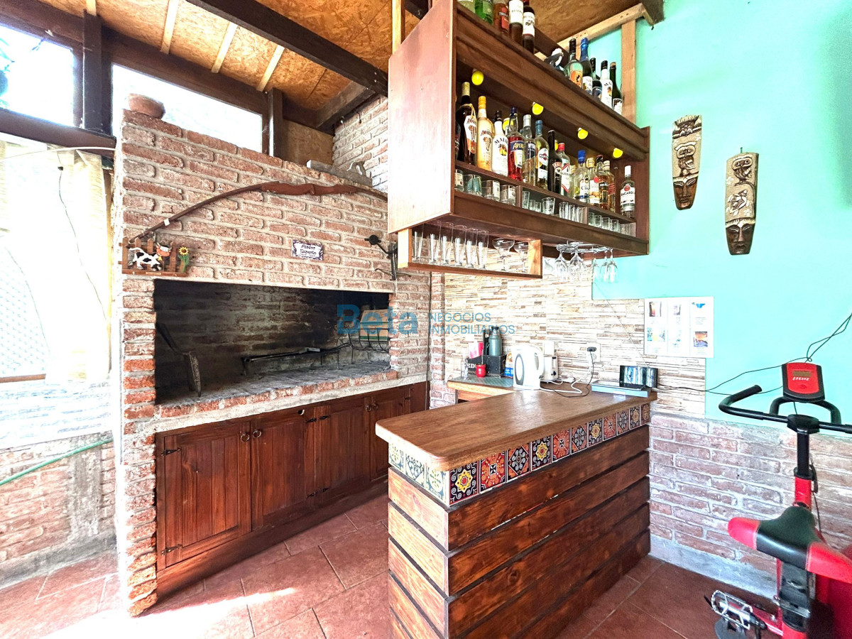 Casa ID.7 - VENTA DE CASA 3 DORM, GARAJE, Y MONOAMBIENTE AL FONDO 