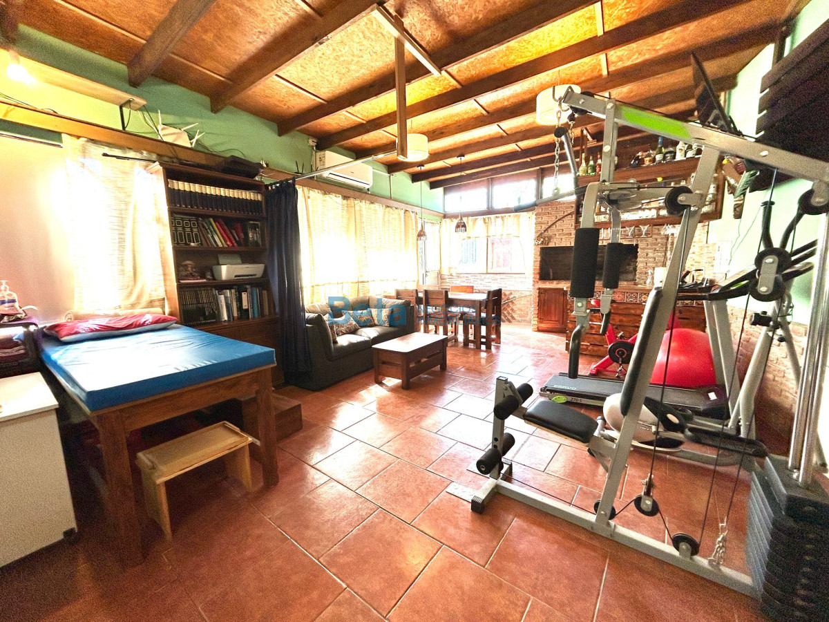 Casa ID.7 - VENTA DE CASA 3 DORM, GARAJE, Y MONOAMBIENTE AL FONDO 