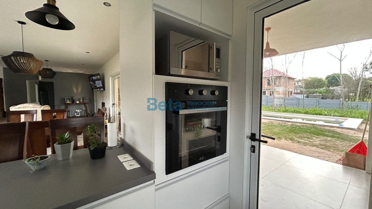 Casa ID.37 - Venta Casa 5 dorm, barbacoa, piscina  a estrenar ZONAMERICA 