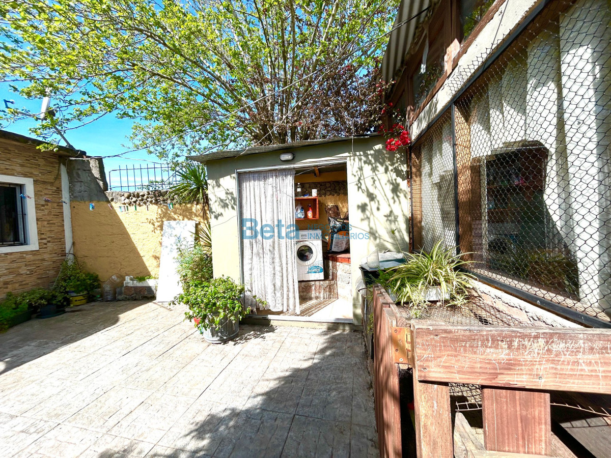 Casa ID.7 - VENTA DE CASA 3 DORM, GARAJE, Y MONOAMBIENTE AL FONDO 