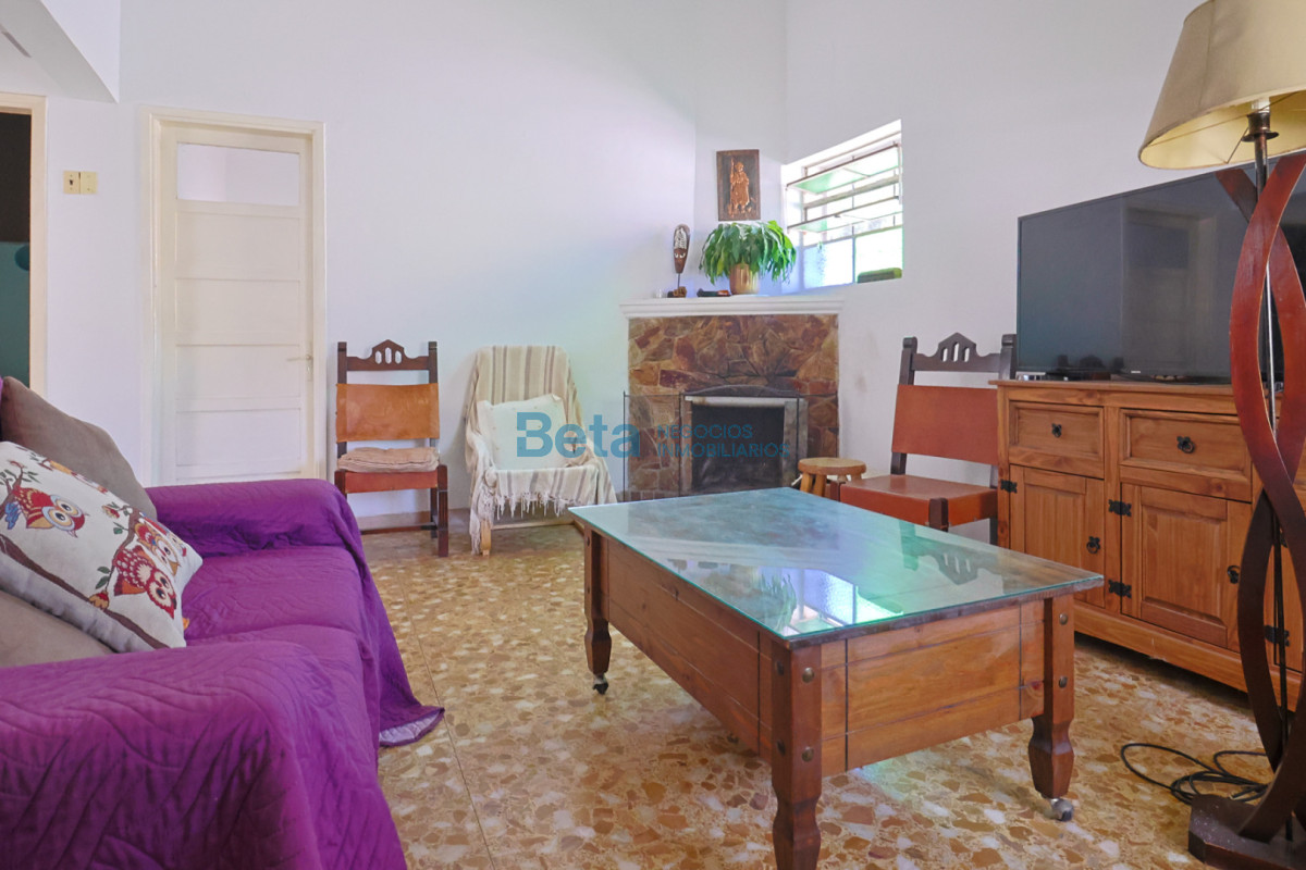 Casa ID.11 - Venta Casa 3 dormitorios, garaje para 6 autos gran terreno 