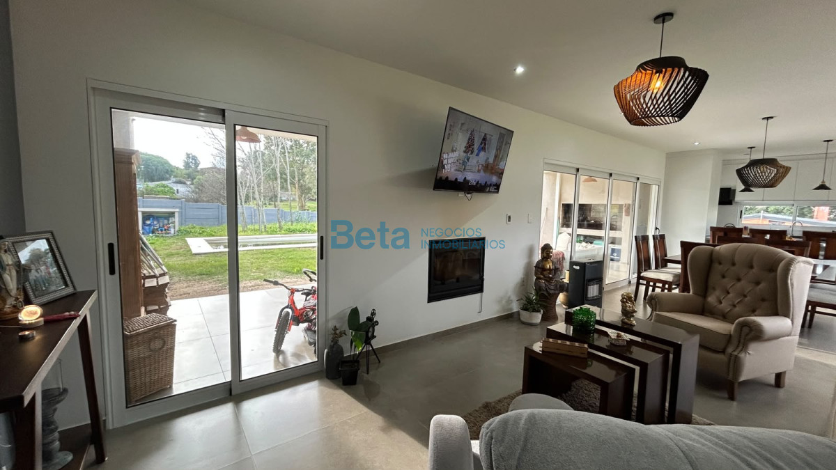 Casa ID.37 - Venta Casa 5 dorm, barbacoa, piscina  a estrenar ZONAMERICA 
