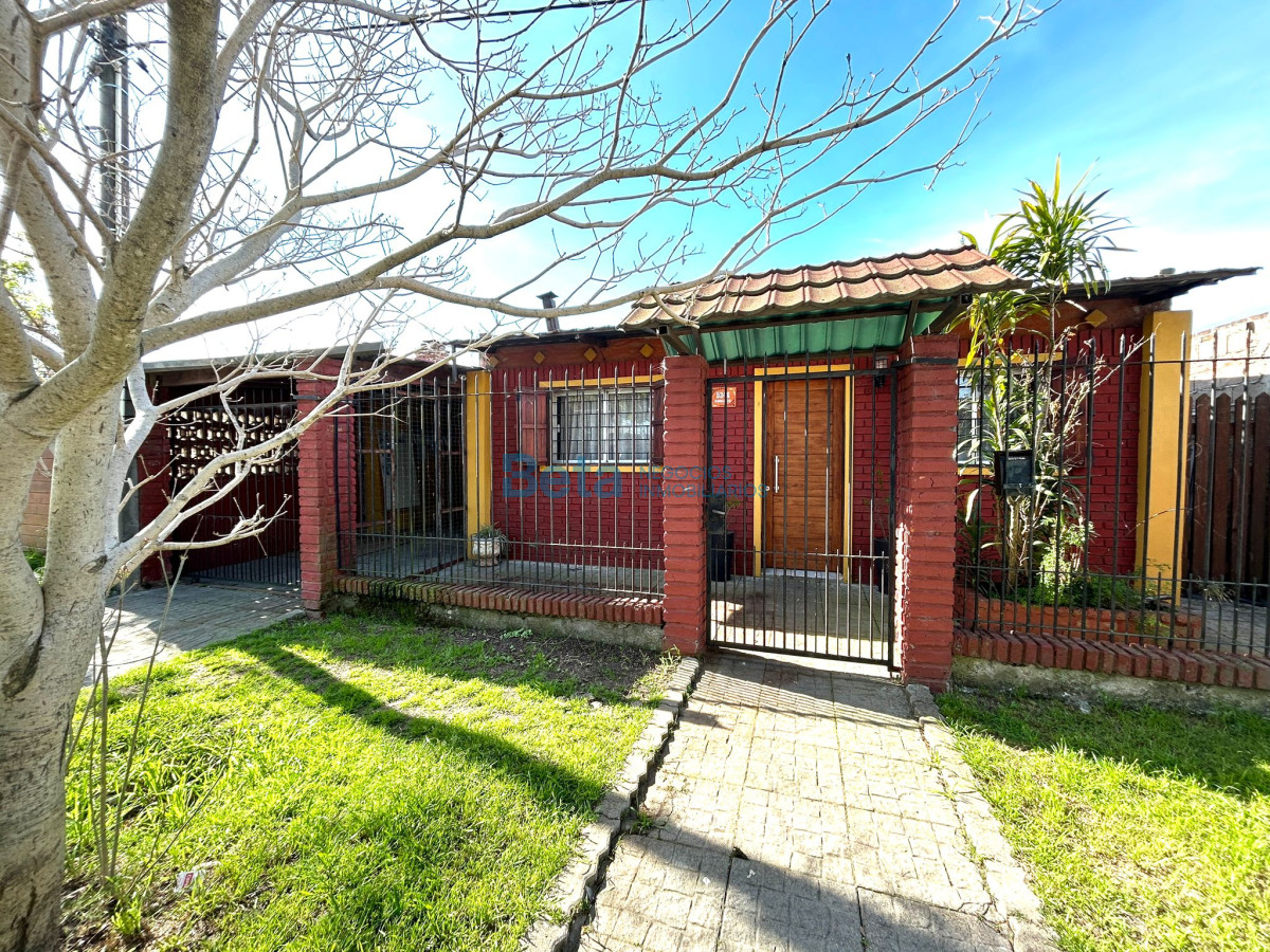 Casa ID.7 - VENTA DE CASA 3 DORM, GARAJE, Y MONOAMBIENTE AL FONDO 