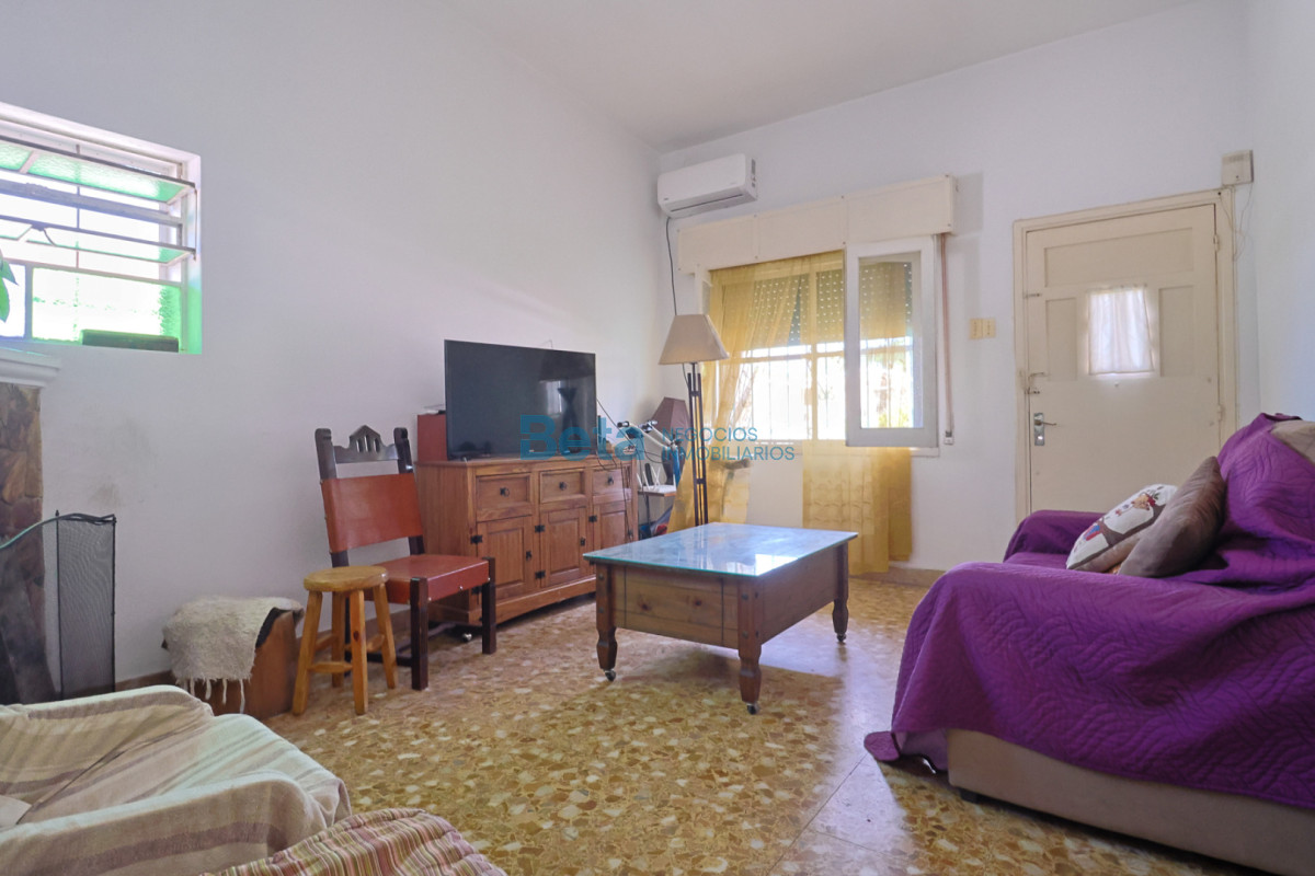 Casa ID.11 - Venta Casa 3 dormitorios, garaje para 6 autos gran terreno 