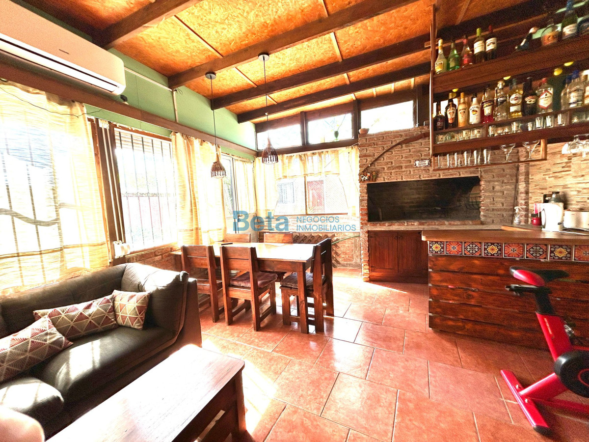 Casa ID.7 - VENTA DE CASA 3 DORM, GARAJE, Y MONOAMBIENTE AL FONDO 