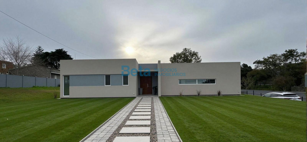 Casa ID.37 - Venta Casa 5 dorm, barbacoa, piscina  a estrenar ZONAMERICA 
