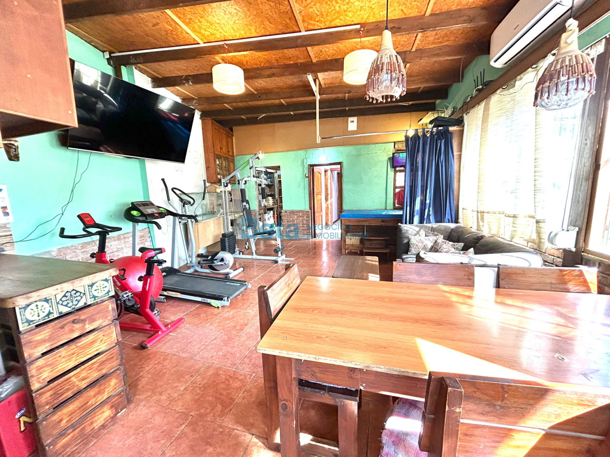 Casa ID.7 - VENTA DE CASA 3 DORM, GARAJE, Y MONOAMBIENTE AL FONDO 