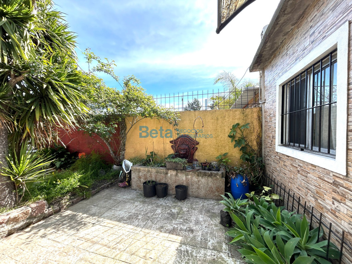 Casa ID.7 - VENTA DE CASA 3 DORM, GARAJE, Y MONOAMBIENTE AL FONDO 