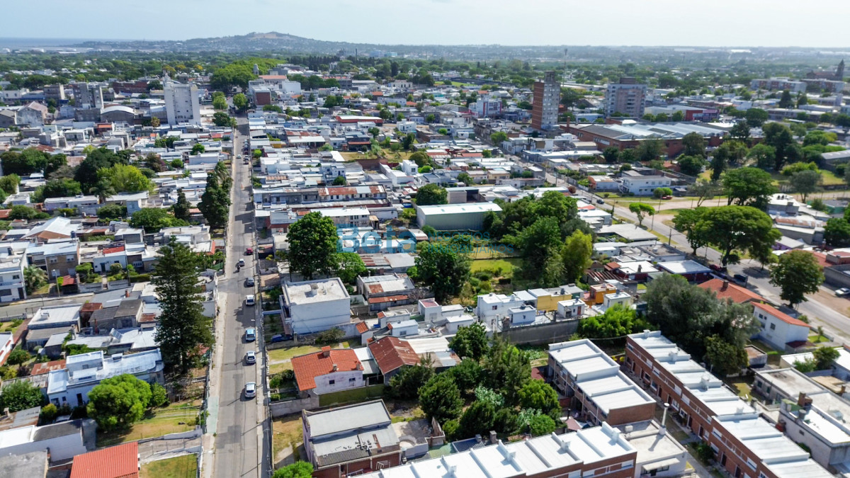Casa ID.11 - Venta Casa 3 dormitorios, garaje para 6 autos gran terreno 