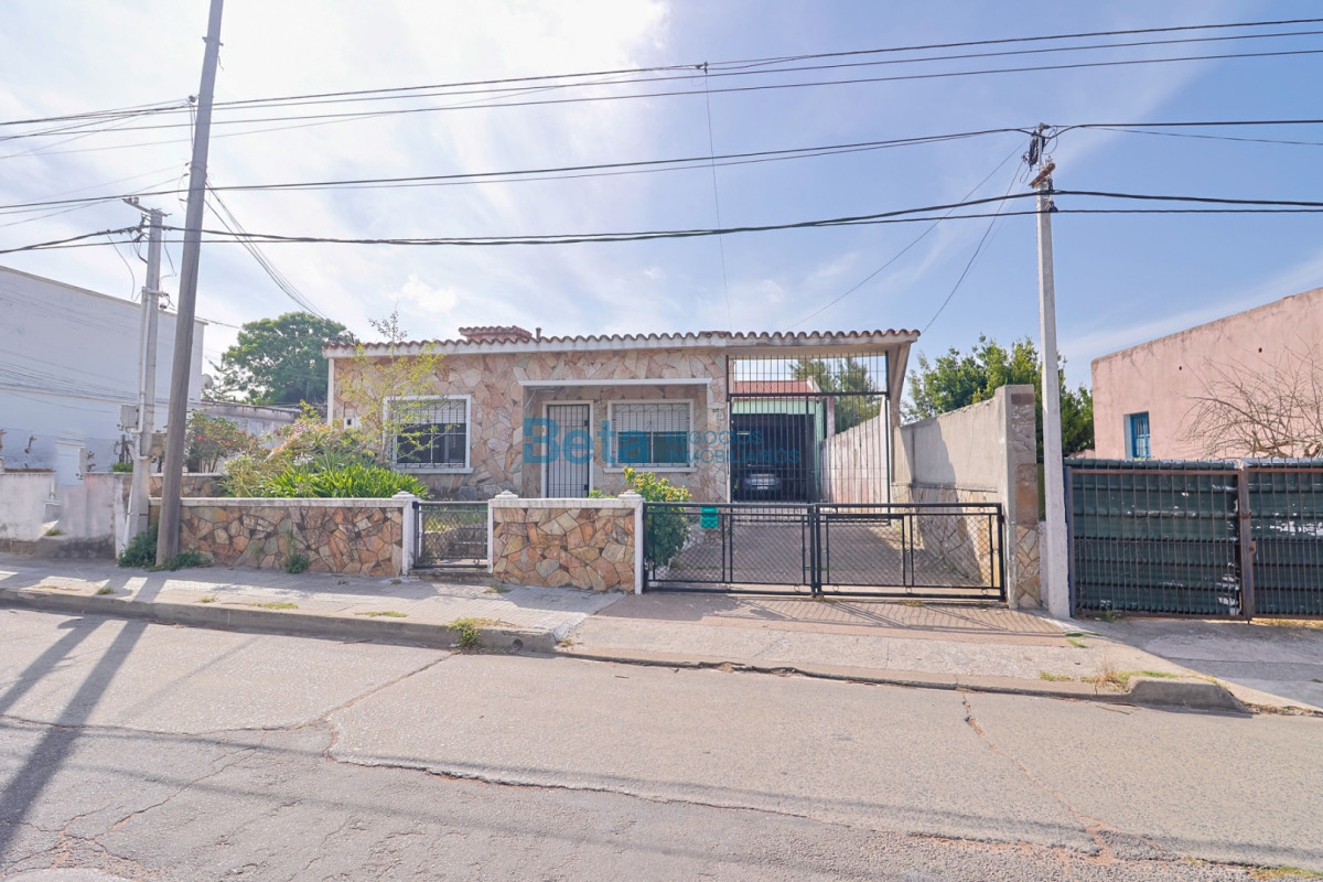 Casa ID.11 - Venta Casa 3 dormitorios, garaje para 6 autos gran terreno 