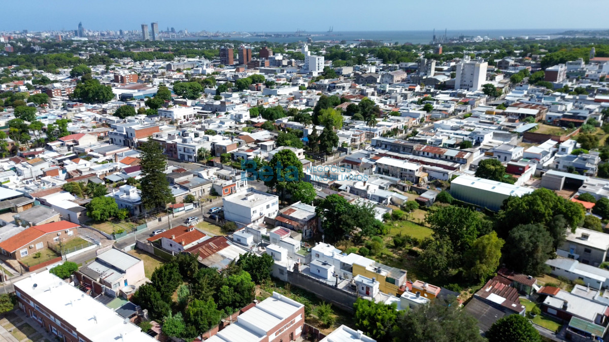 Casa ID.11 - Venta Casa 3 dormitorios, garaje para 6 autos gran terreno 