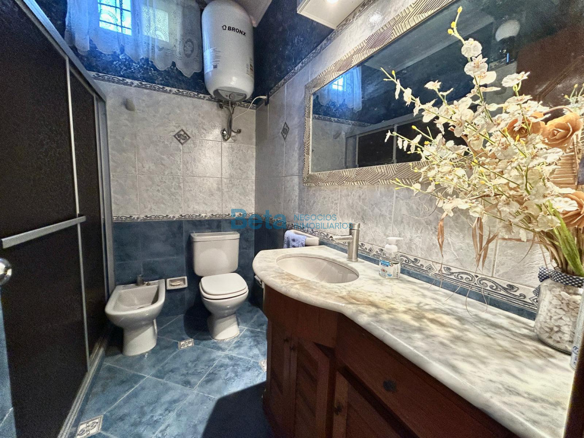 Casa ID.7 - VENTA DE CASA 3 DORM, GARAJE, Y MONOAMBIENTE AL FONDO 