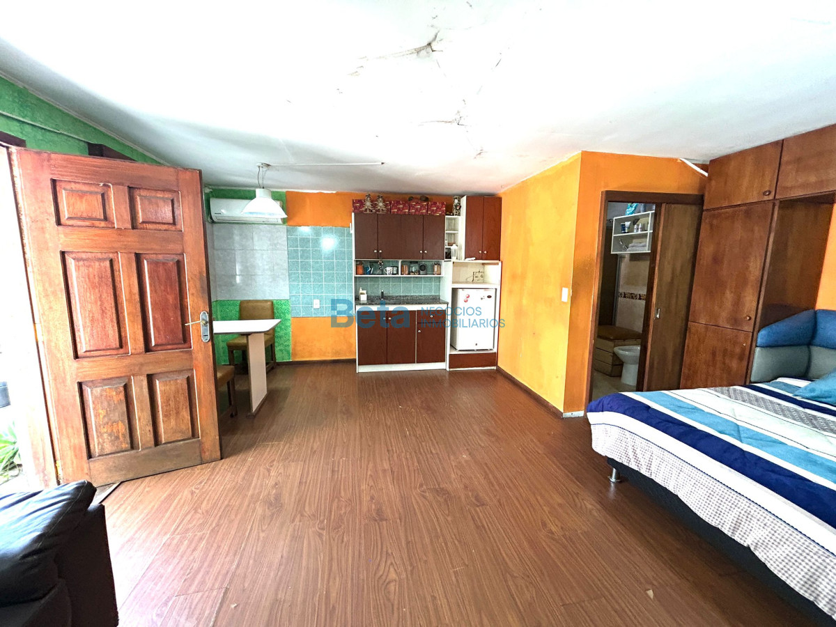 Casa ID.7 - VENTA DE CASA 3 DORM, GARAJE, Y MONOAMBIENTE AL FONDO 