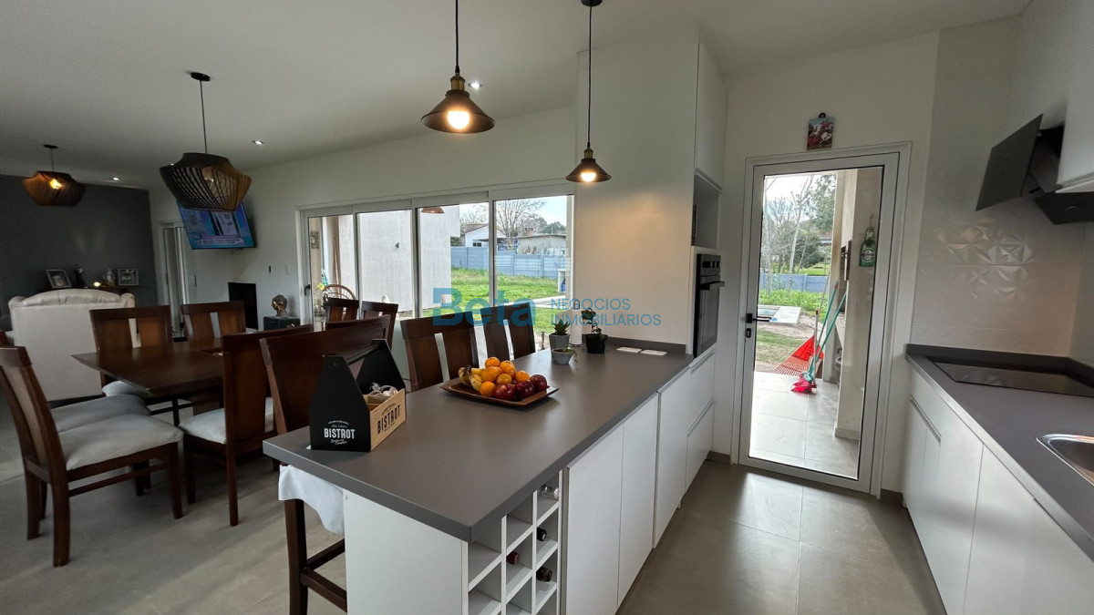 Casa ID.37 - Venta Casa 5 dorm, barbacoa, piscina  a estrenar ZONAMERICA 