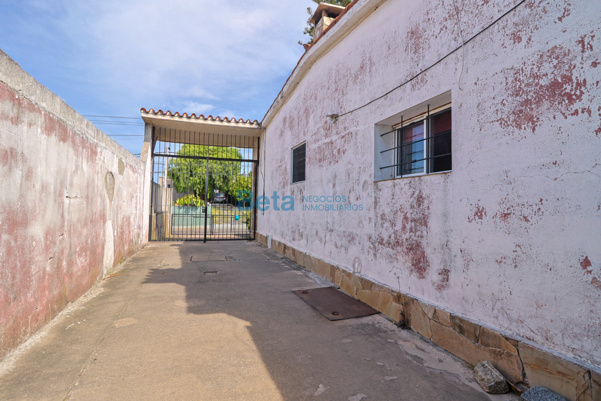 Casa ID.11 - Venta Casa 3 dormitorios, garaje para 6 autos gran terreno 