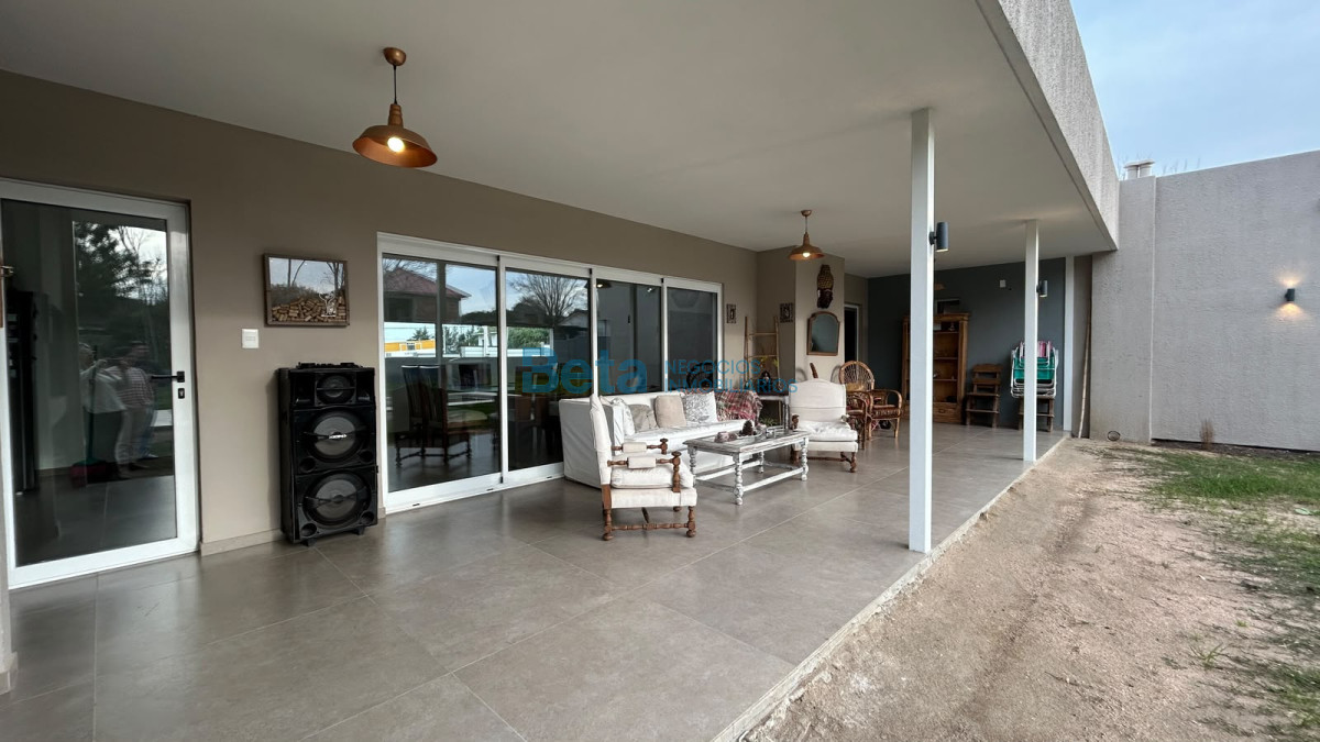 Casa ID.37 - Venta Casa 5 dorm, barbacoa, piscina  a estrenar ZONAMERICA 