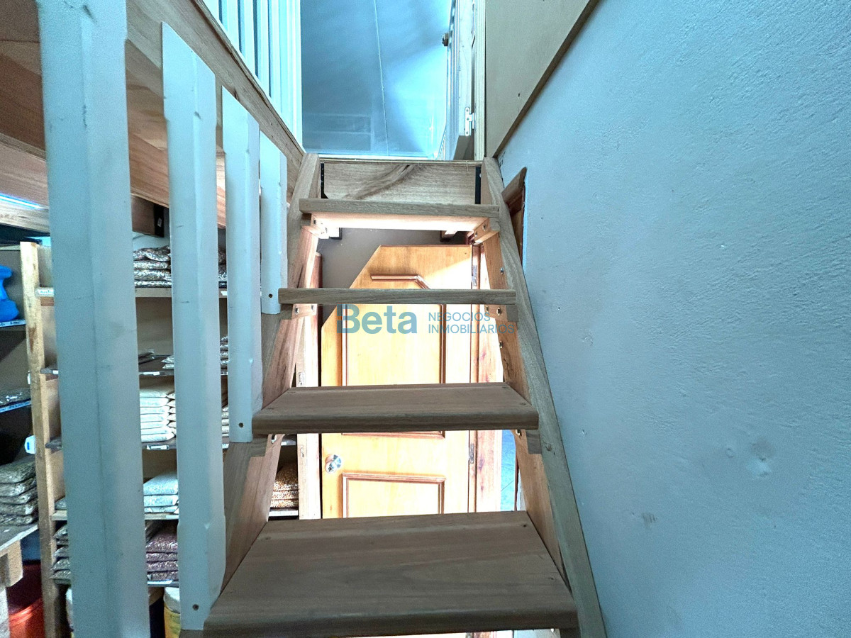 Casa ID.7 - VENTA DE CASA 3 DORM, GARAJE, Y MONOAMBIENTE AL FONDO 