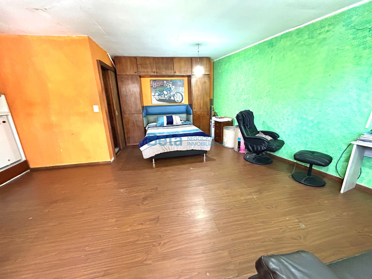 Casa ID.7 - VENTA DE CASA 3 DORM, GARAJE, Y MONOAMBIENTE AL FONDO 