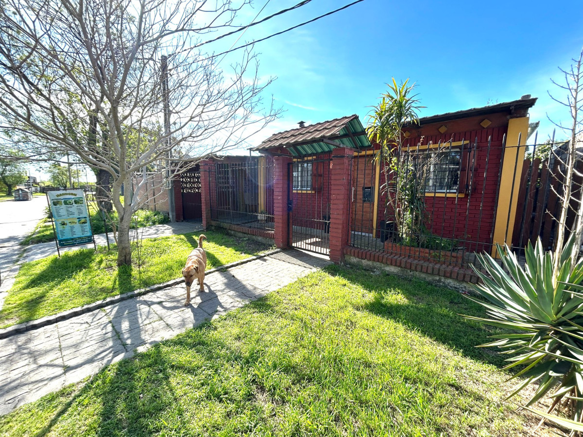 Casa ID.7 - VENTA DE CASA 2 DORM, GARAJE, Y MONOAMBIENTE AL FONDO 