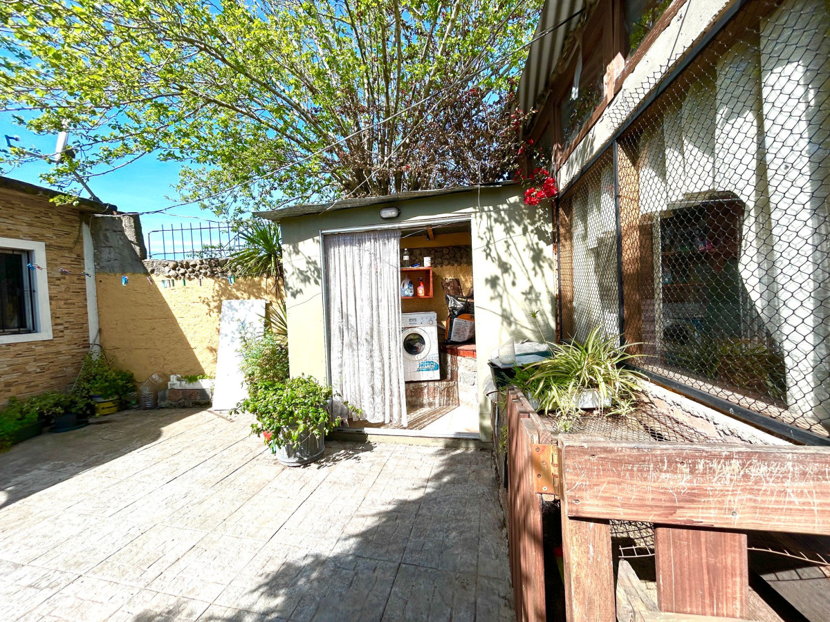 Casa ID.7 - VENTA DE CASA 2 DORM, GARAJE, Y MONOAMBIENTE AL FONDO 