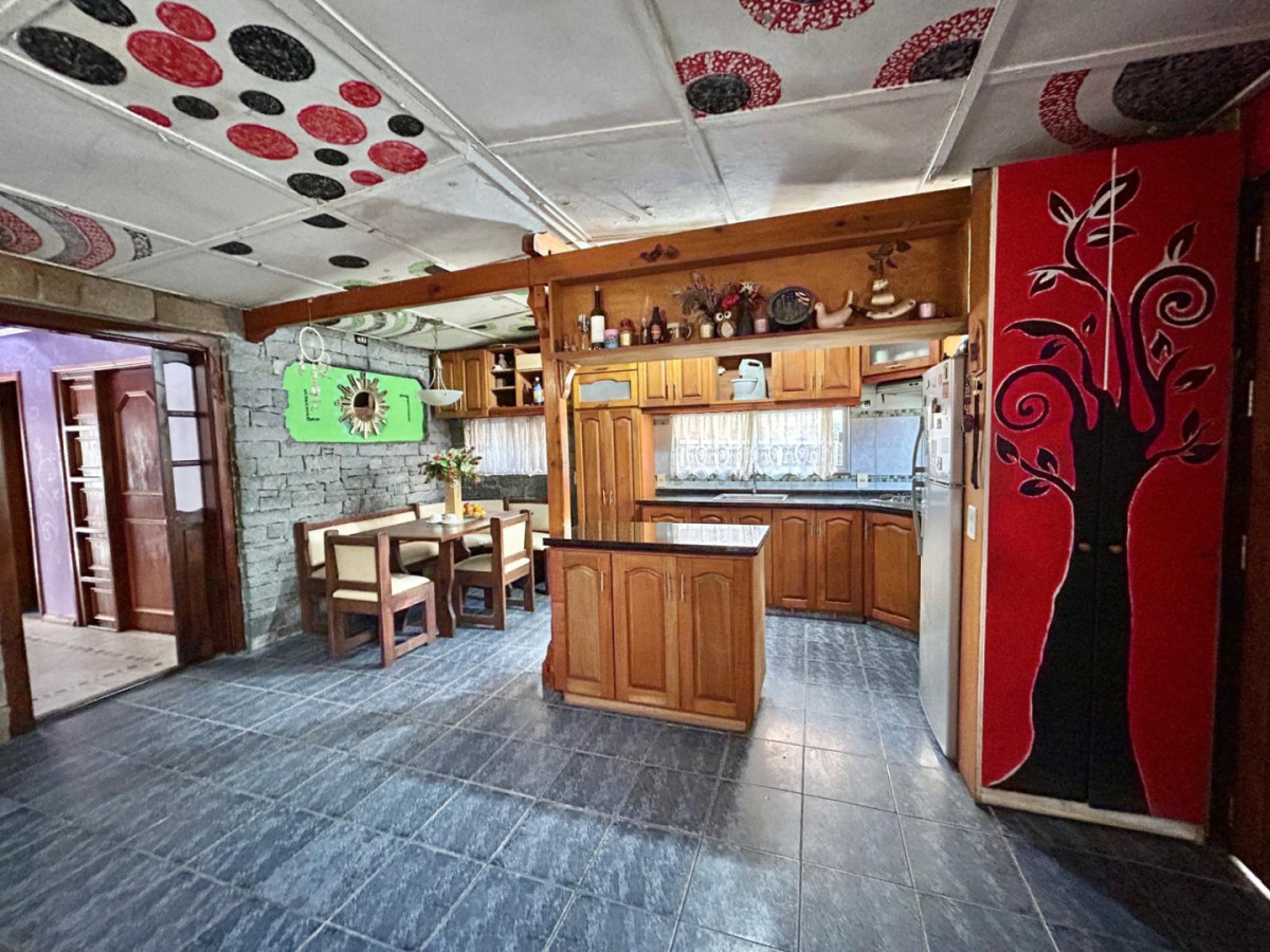 Casa ID.7 - VENTA DE CASA 2 DORM, GARAJE, Y MONOAMBIENTE AL FONDO 