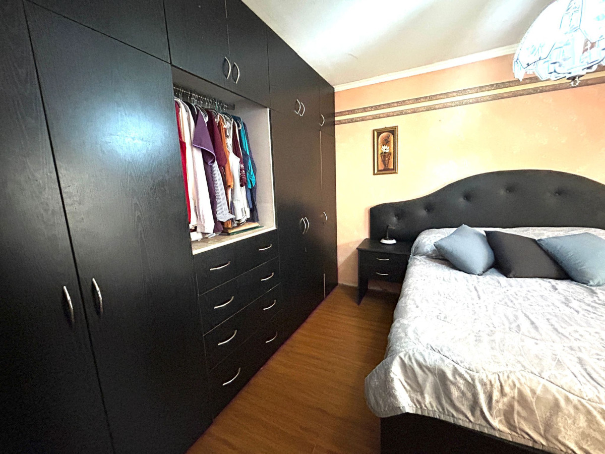 Casa ID.7 - VENTA DE CASA 2 DORM, GARAJE, Y MONOAMBIENTE AL FONDO 